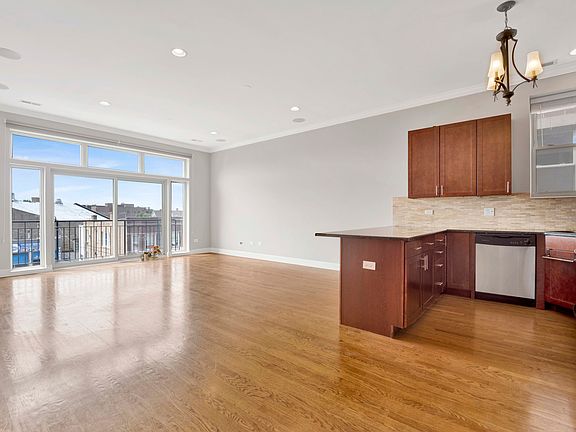 2nd image of 2736 W Belmont Ave Unit 4W