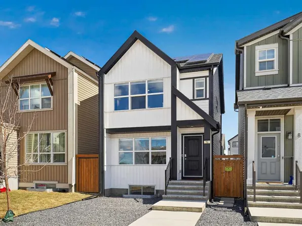 12 W Heirloom Cres SE, Calgary, AB T3S 0G9