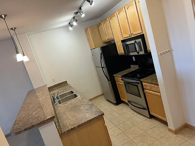 1 bed, 625 sqft, $1,595 — Photo 2