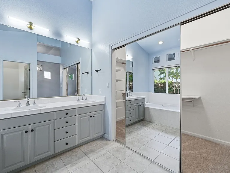 1439 Gordon Dr — Photo 31