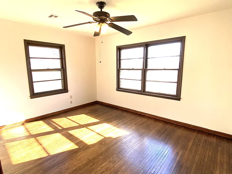 2509 W 38th St — Photo 20