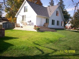 818 State St, Dexter, IA 50070