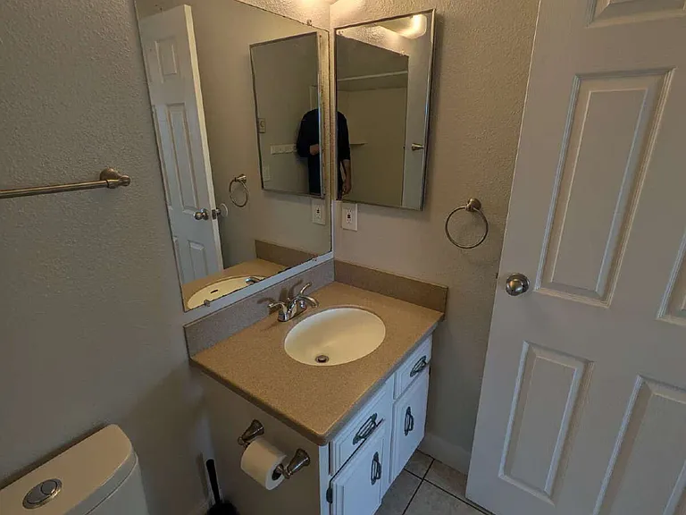 838 S Roberta St #1 — Photo 16