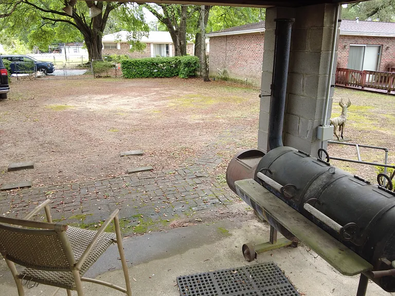 1230 E Leonard St — Photo 22