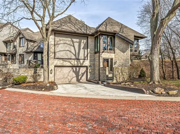 430 Darbys Run #13, Bay Village, OH 44140