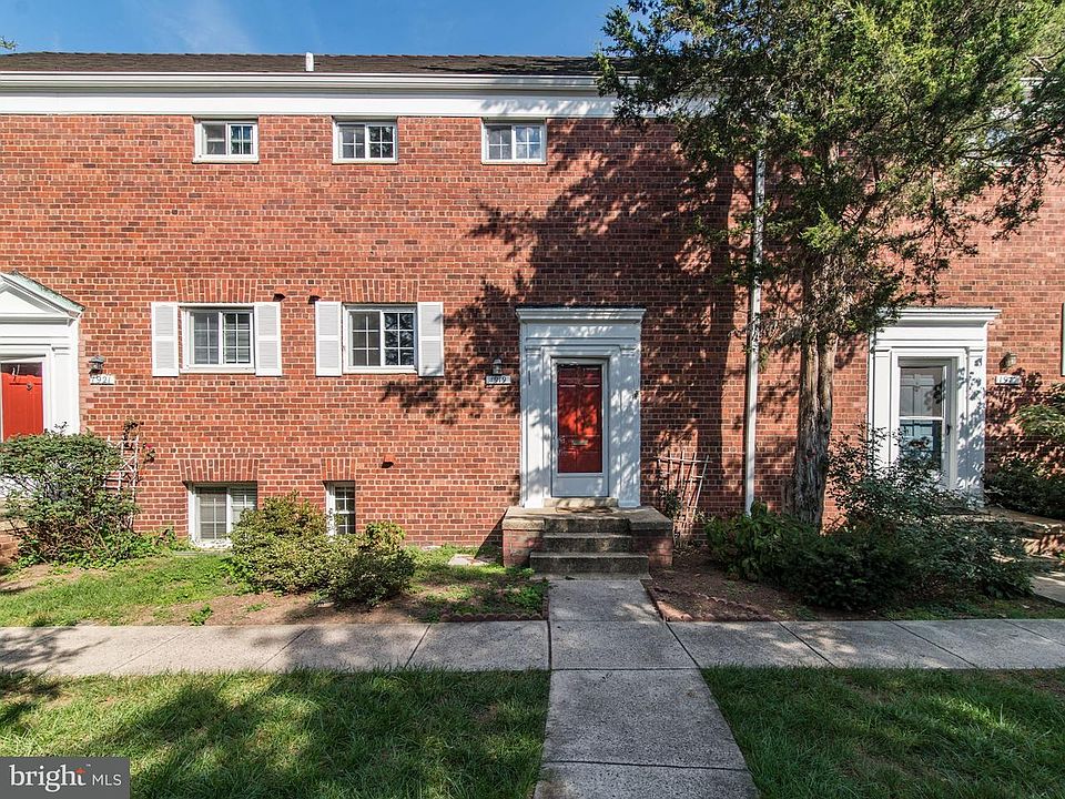1st image of 1919 N Quaker Ln #211