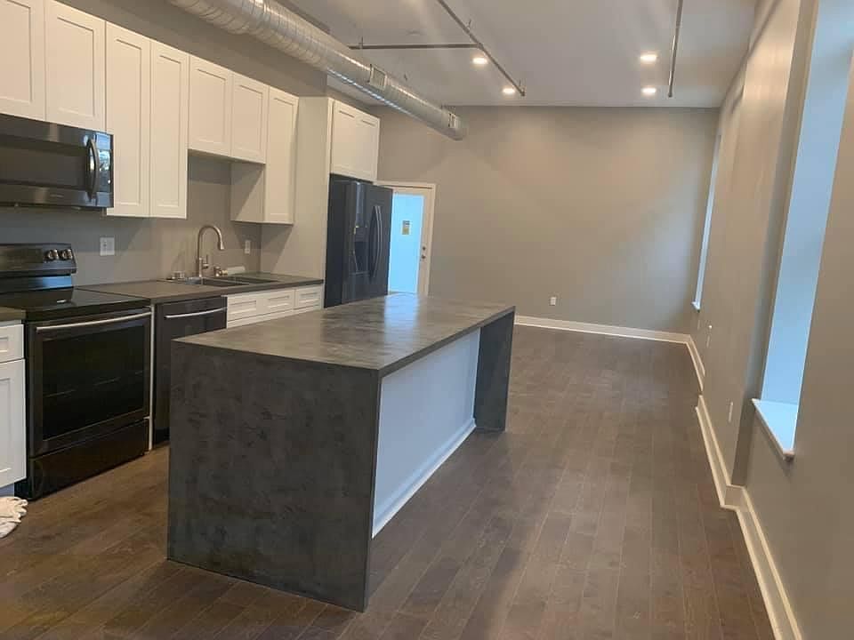 1st image of 600 2nd St