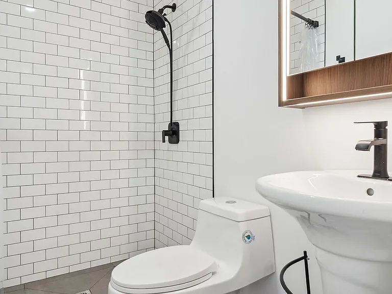 33 Kossuth St #1 — Photo 10