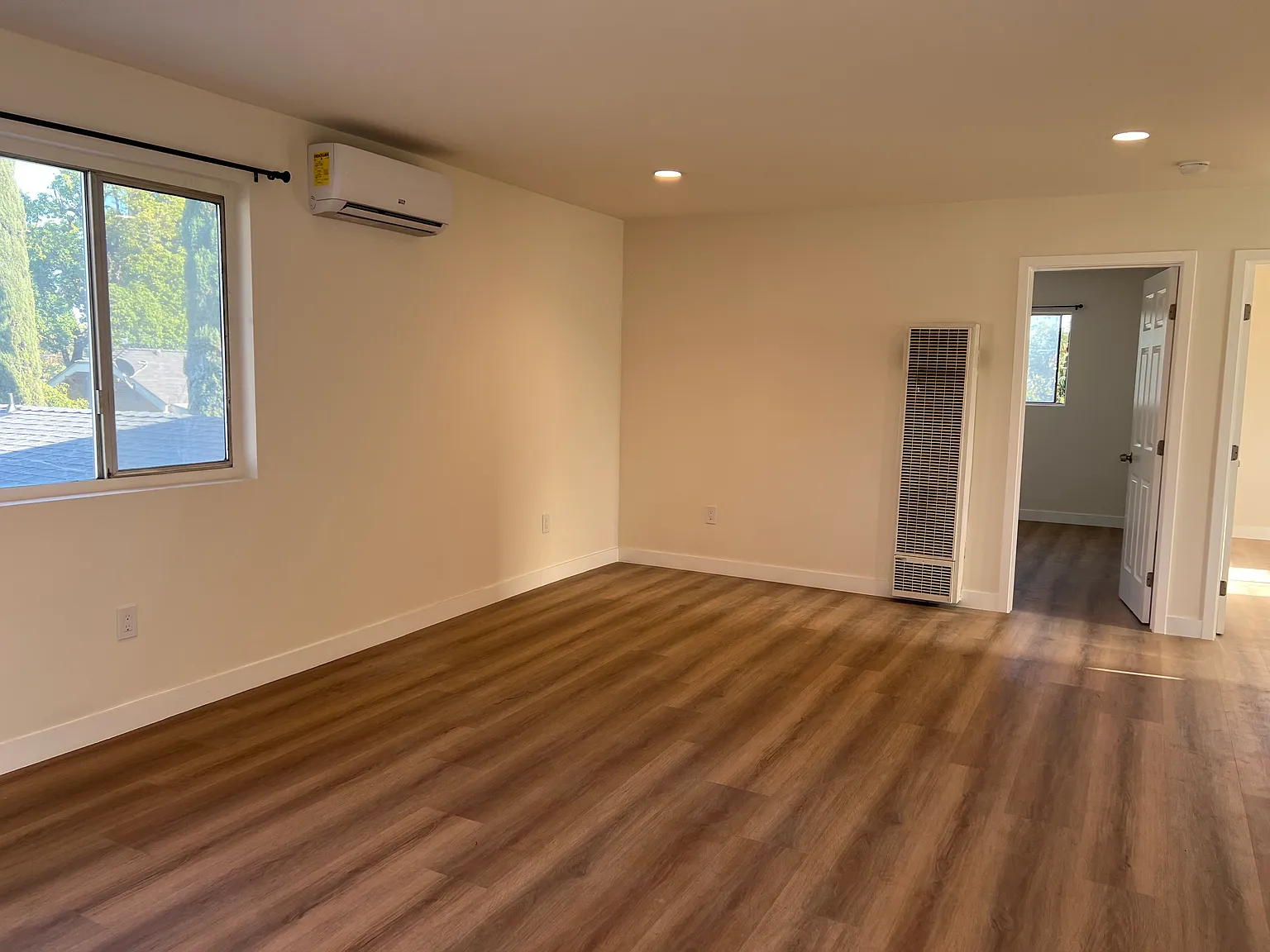 2 bed, 1000 sqft, $2,500 — Photo 3