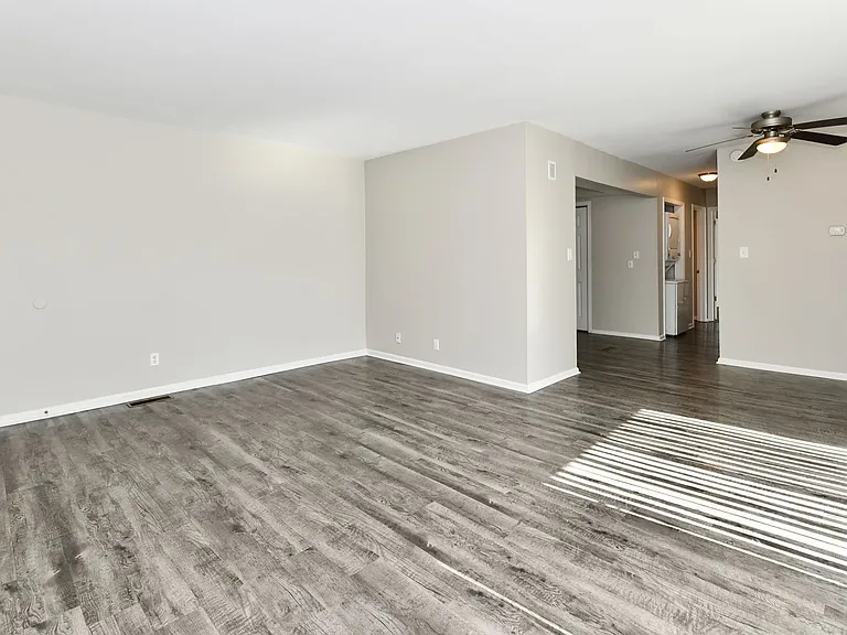 Park Lane Apartments — Photo 22