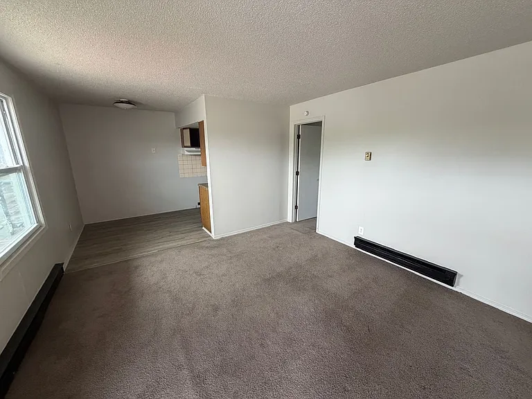 115 Jerome Ln — Photo 2
