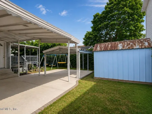 365 Clove Rd, Staten Island, NY 10310
