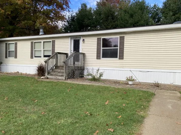 425 Cedarbrook St #108, Howard City, MI 49329