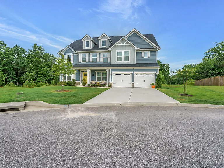 2107 Bluet Dr — Photo 3