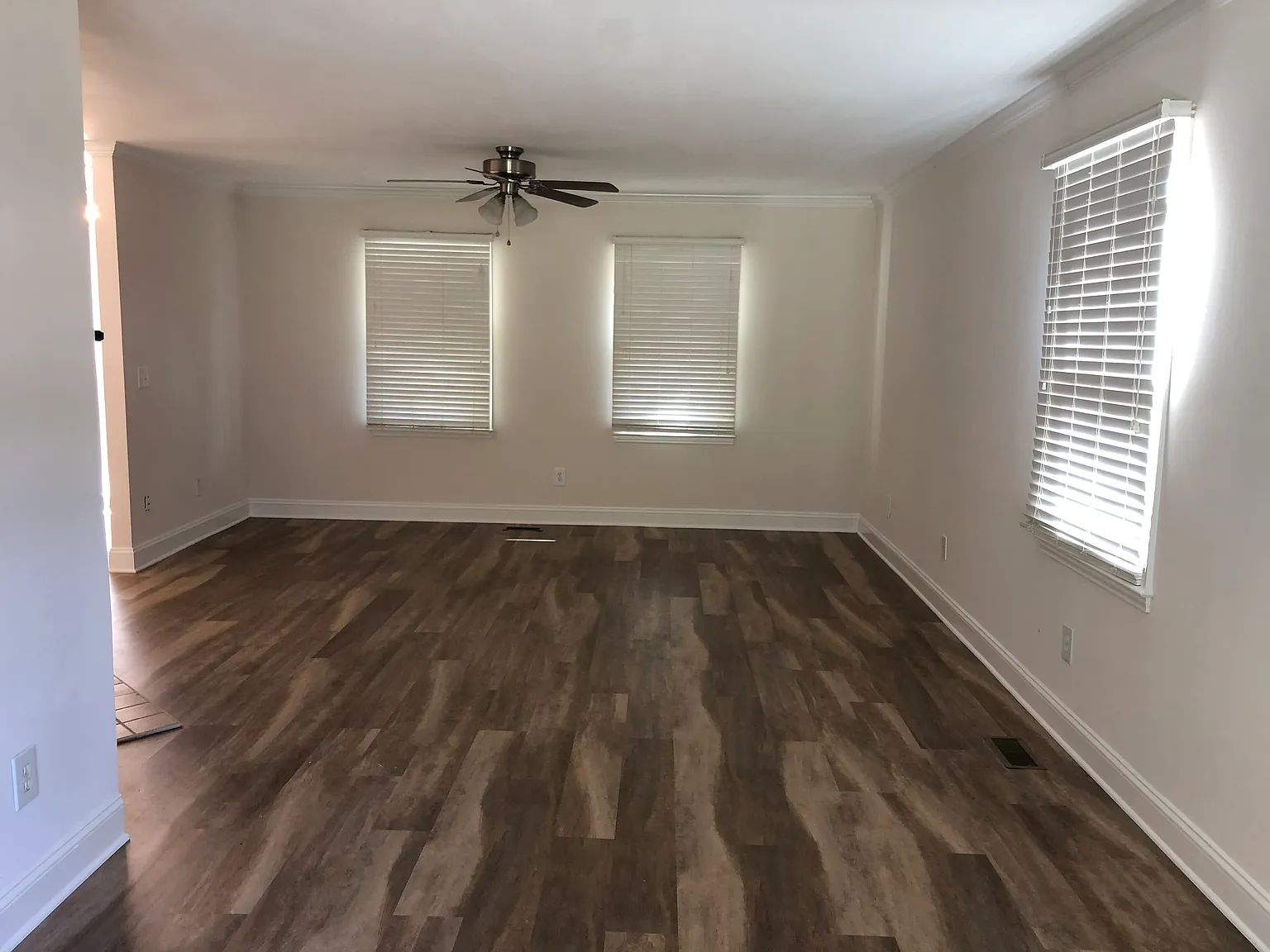 3 bed, 1350 sqft, $1,900 — Photo 2