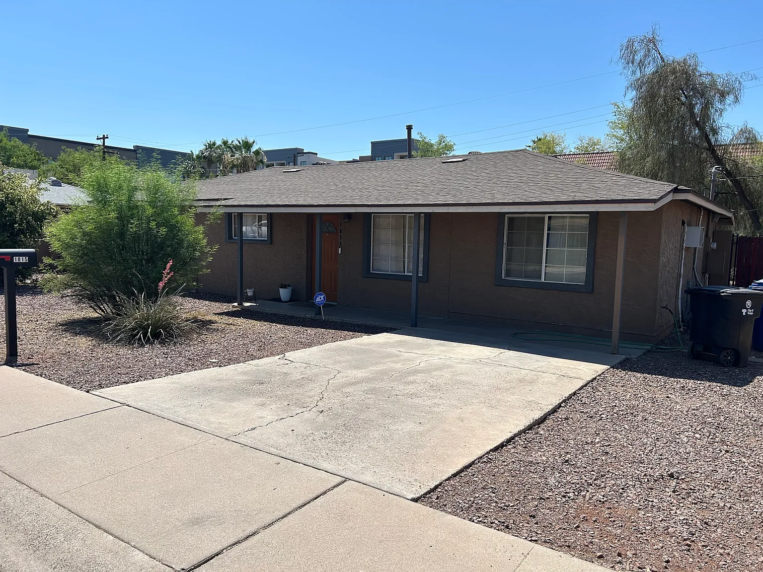 3 bed, 1200 sqft, $2,000 — Photo 1