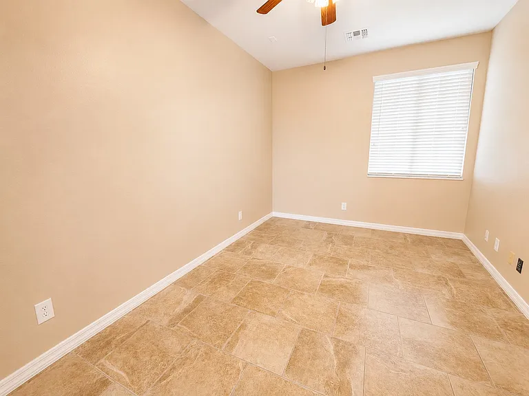8206 S 22nd Ln — Photo 9