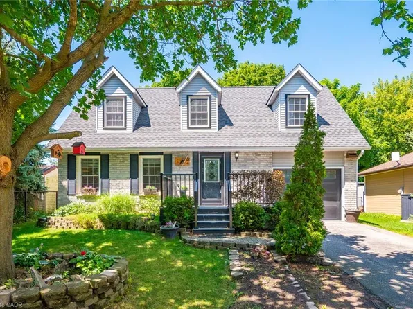 34 Peachtree Cres, Cambridge, ON N1S 4W5