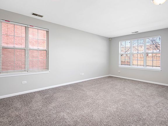 3rd image of 1487 N Larrabee St #B