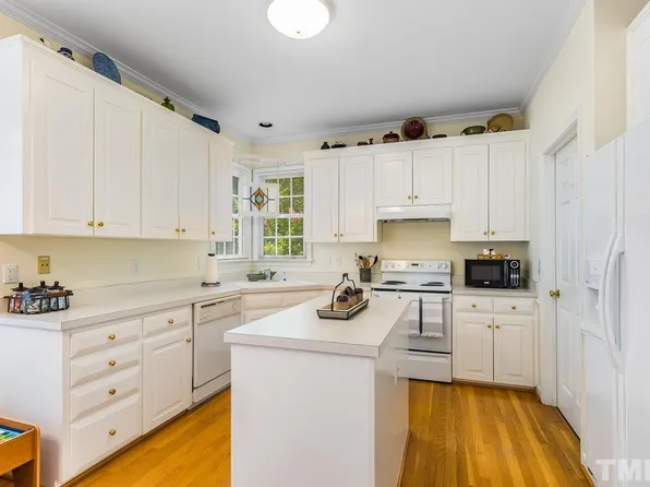 201 Rose Valley Woods Dr, Cary, NC 27513