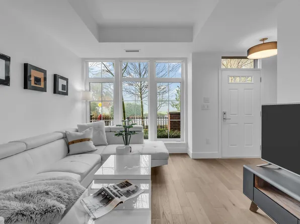 2070 Curling Rd #118, North Vancouver, BC V7P 0C9