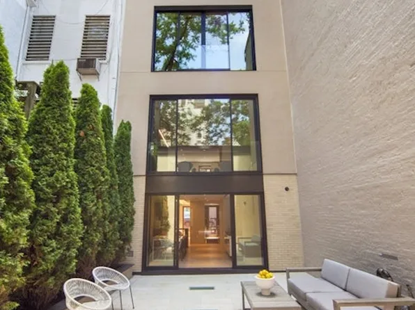 251 East 61st Street image 2 of 26