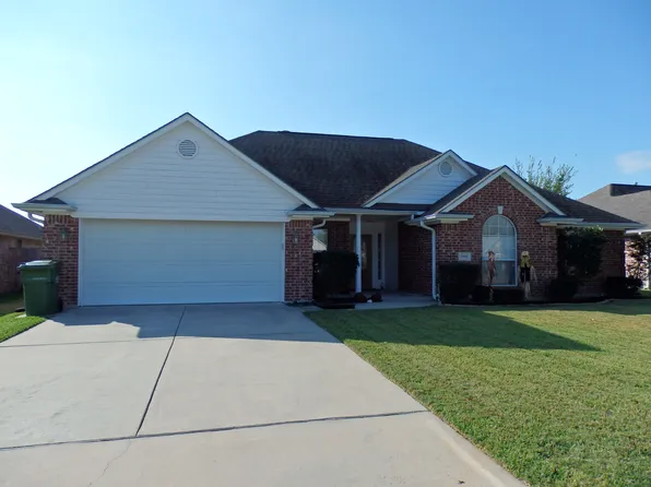 3908 Brighton Dr, Bryan, TX 77802