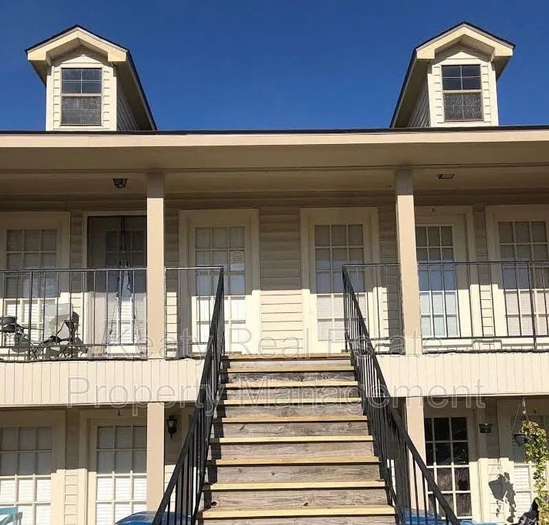 2 bed, 1.5 bath, 1000 sqft, $800 — Photo 2