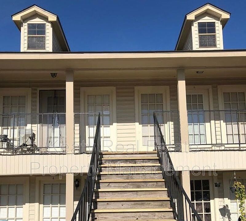 1st image of 102D Country Ln