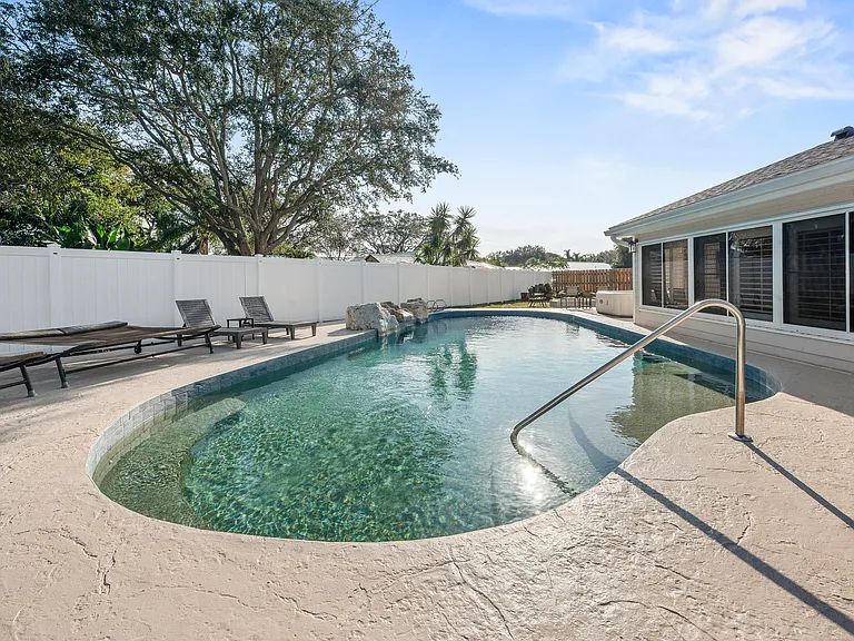 1260 Leslie Dr — Photo 31
