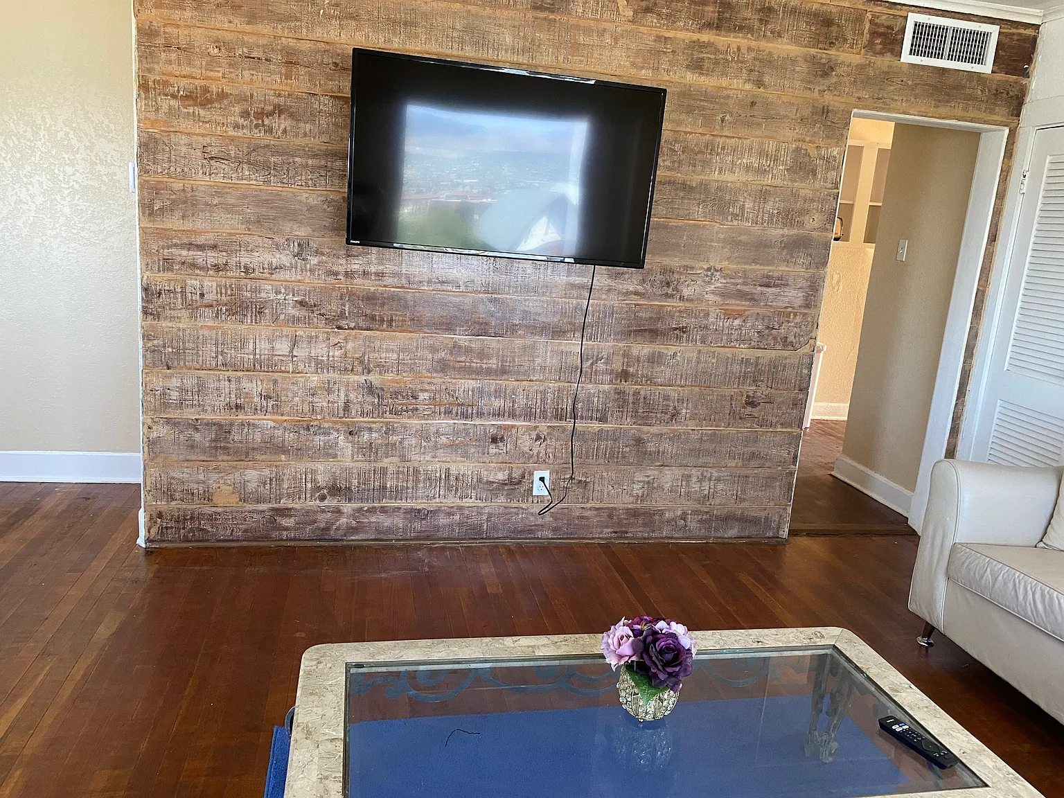 3 bed, 1242 sqft, $1,200 — Photo 4