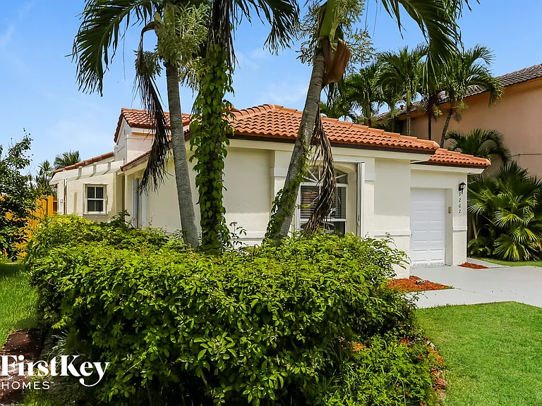 3202 W Buena Vista Dr — Photo 2