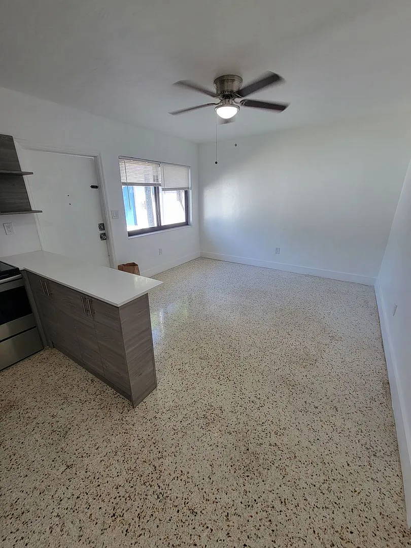 600 SW 10th Street — Photo 2