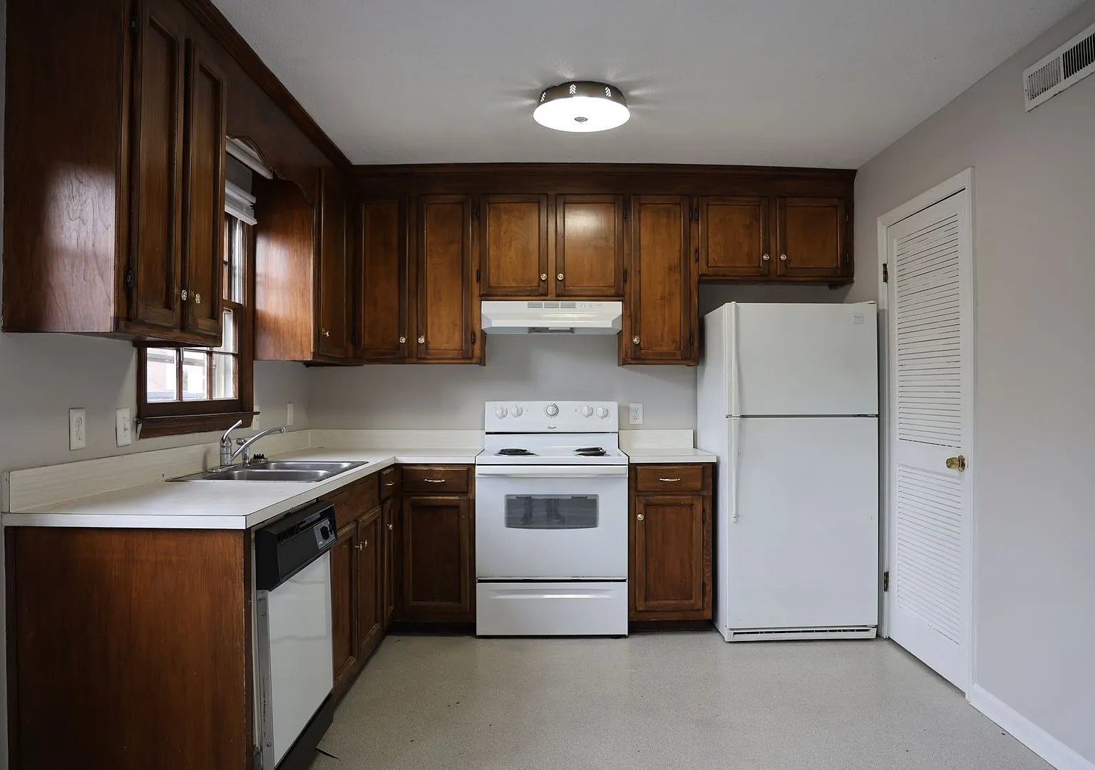 Charming 2bd 1.5ba — Photo 1