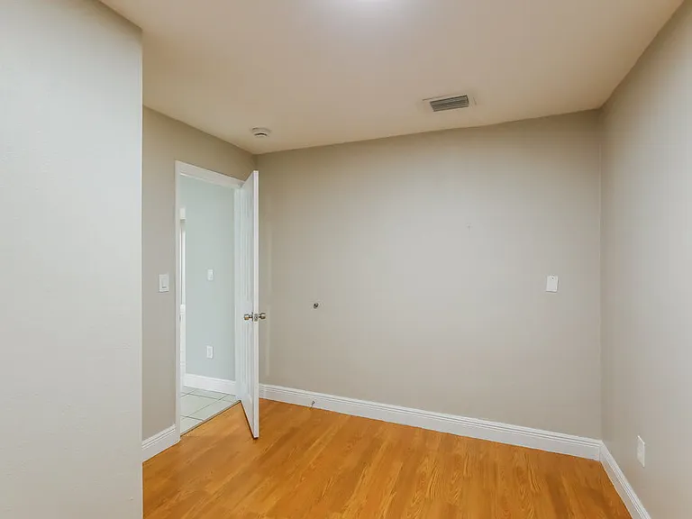 13620 Monroe St — Photo 13