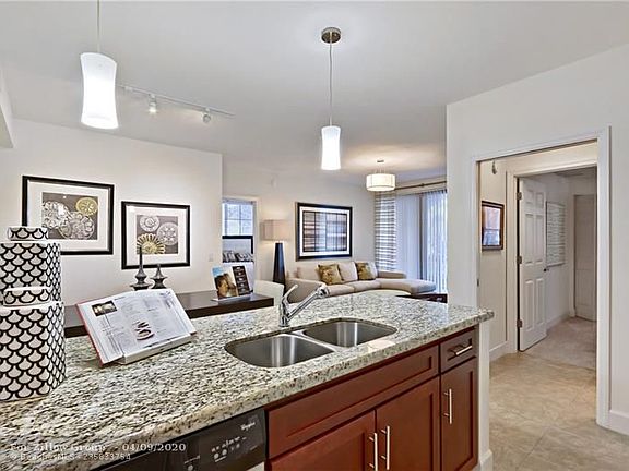 5th image of 5801 Toscana Dr #110