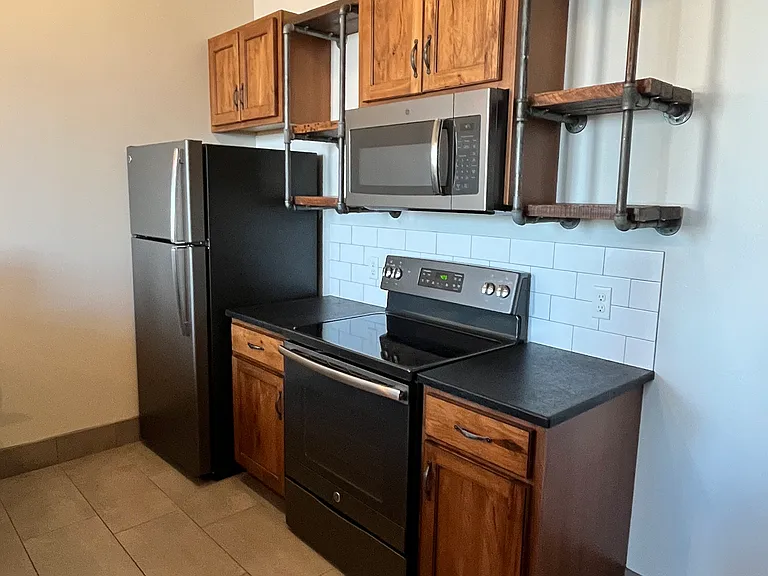 210 N Walnut St #11 — Photo 3