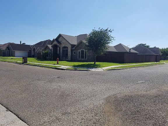 3rd image of 904 Shawnee Cir