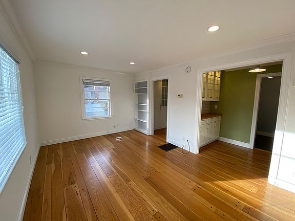 3rd image of 271 Everett Ave #6
