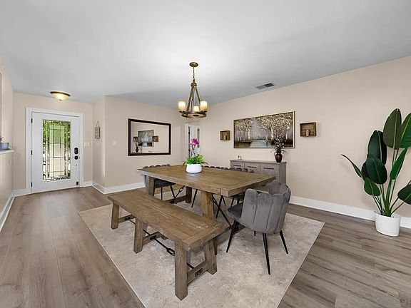 3rd image of 4843 Loukelton Way