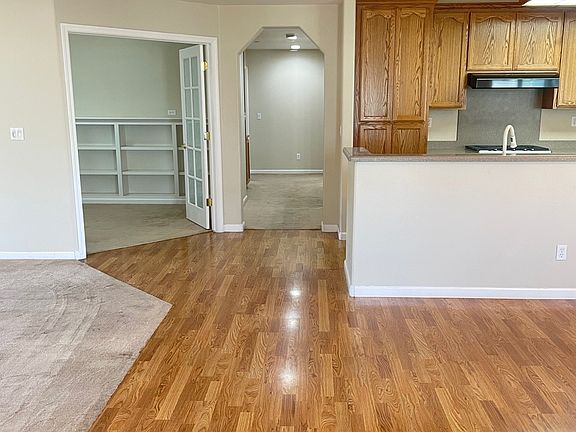 4th image of 736 Young Ct