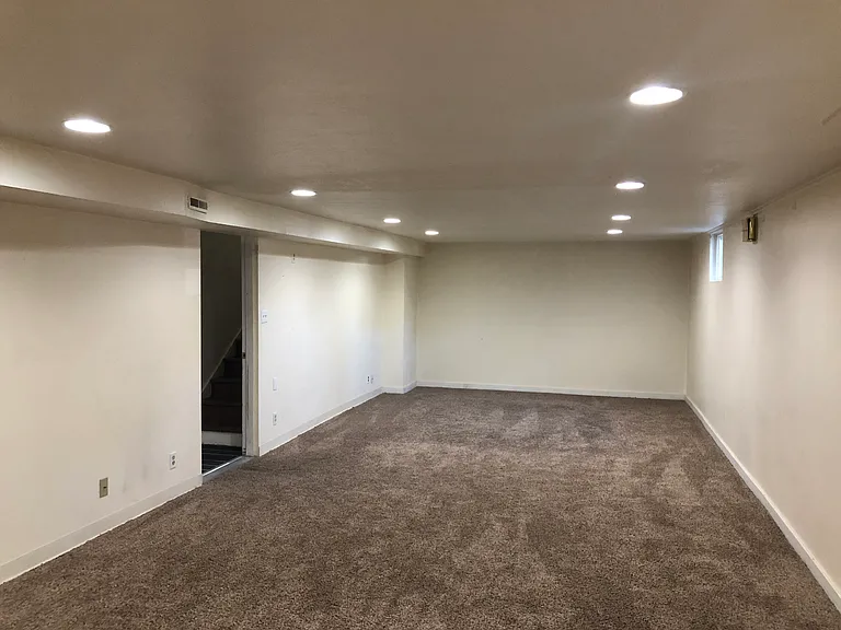633 E Stuart St — Photo 10