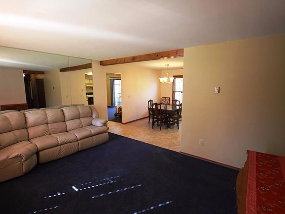 3rd image of 2577 Eastlawn Ave