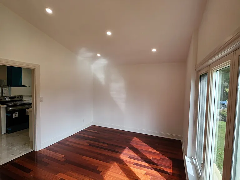 6 Blithfield Ave #MAIN — Photo 15