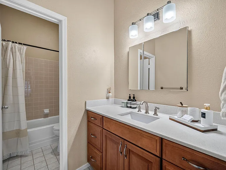 10401 High Hollows Dr #201 — Photo 16