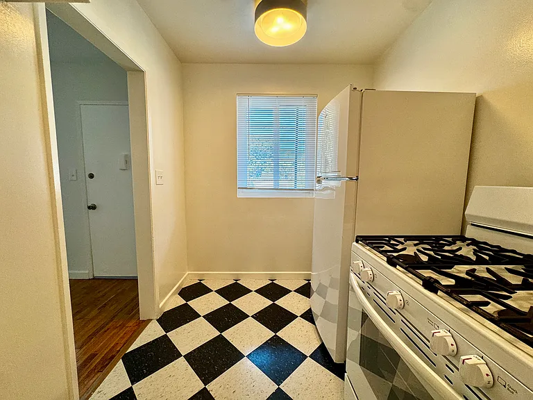 1120 N Curson Ave #5 — Photo 9