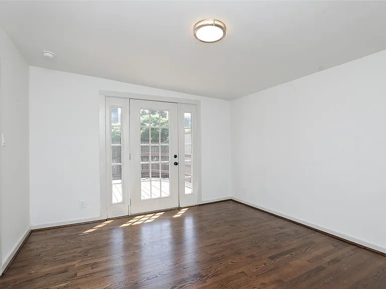 1244 W 21st St — Photo 26