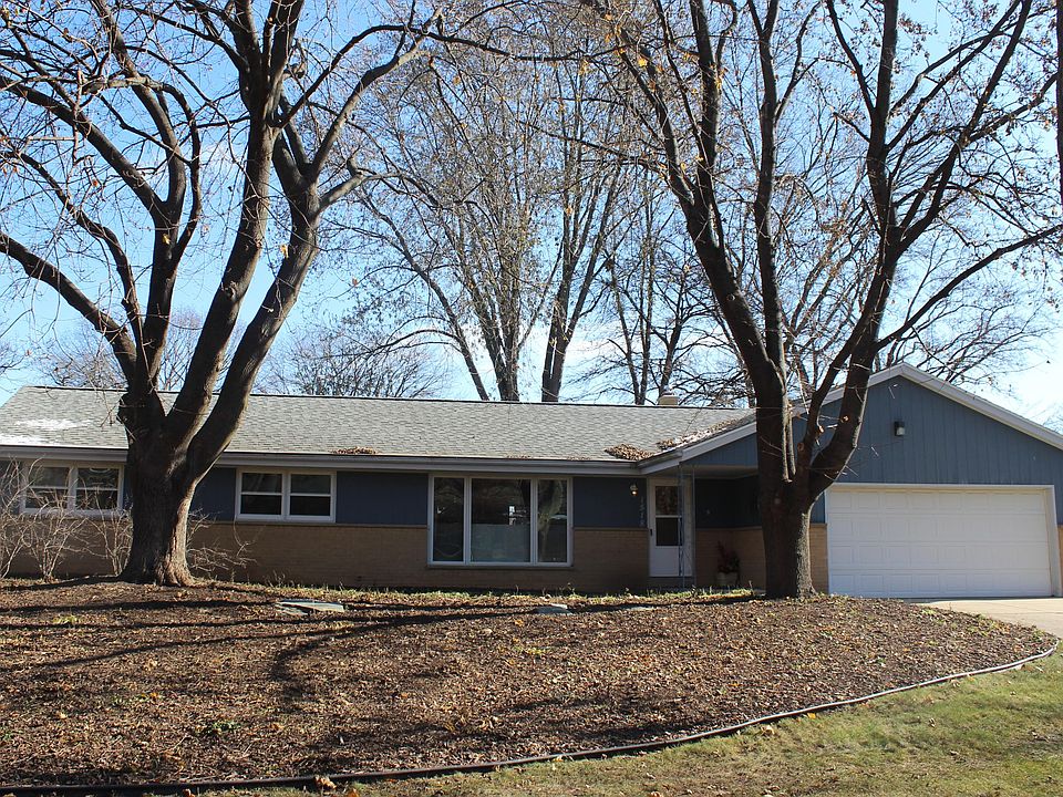 1st image of 1518 N 119th St