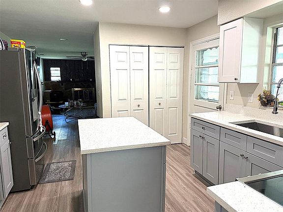 4th image of 39246 Lizabeth Cir