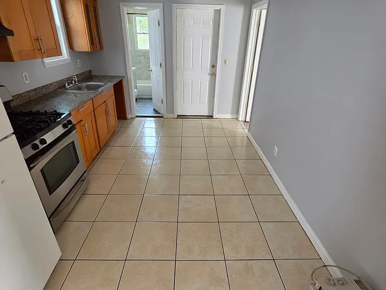 122 Marshall St #2 — Photo 3